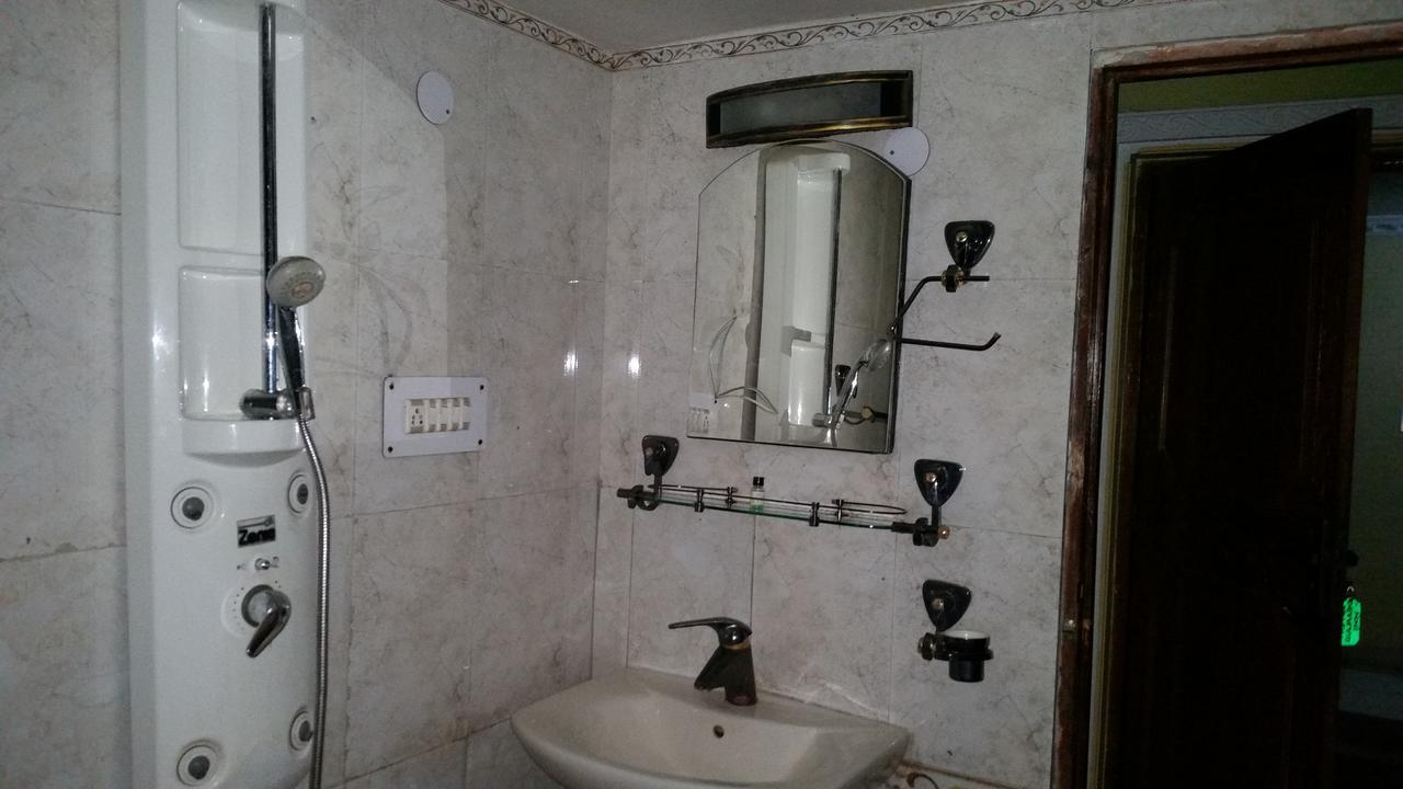 Hotel Gulmarg Inn מראה חיצוני תמונה